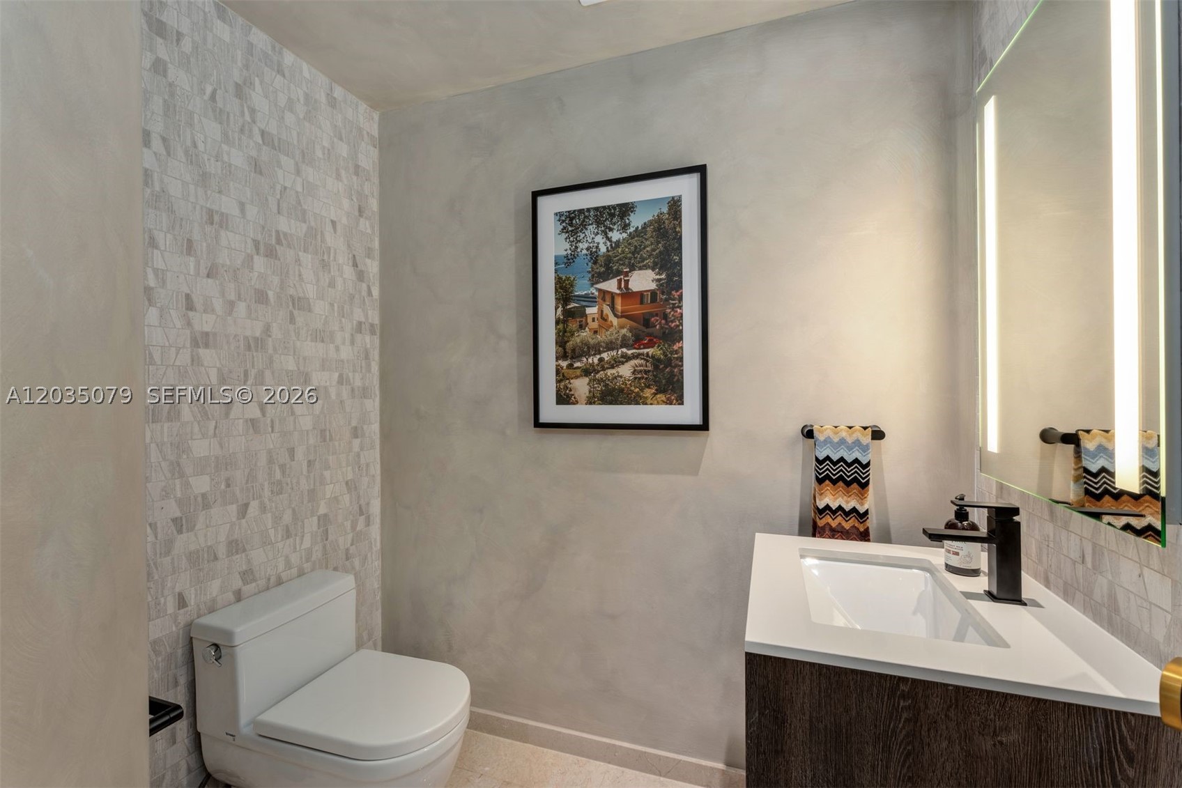 68 SE 6th St #2612, Miami FL 33131