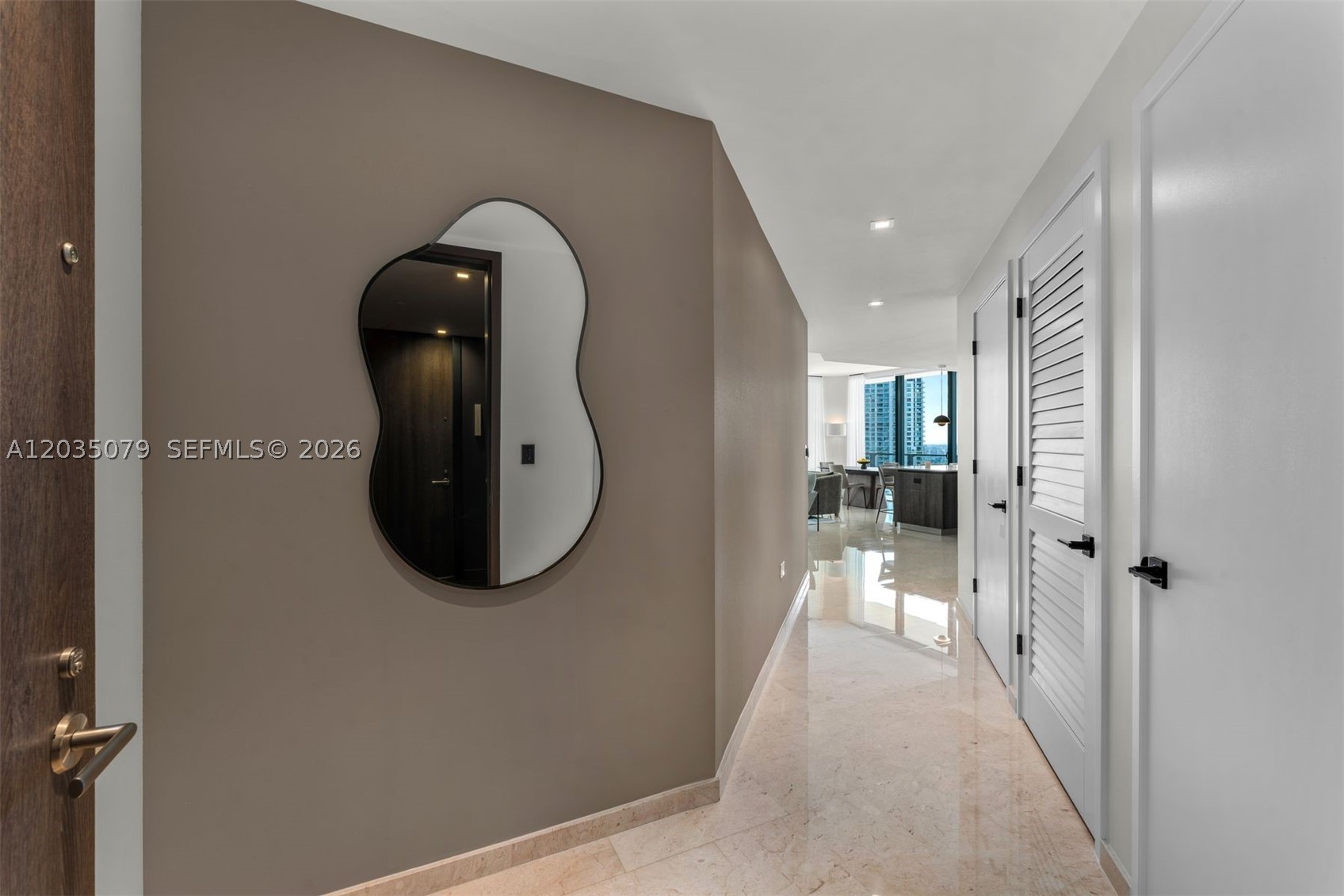 68 SE 6th St #2612, Miami FL 33131