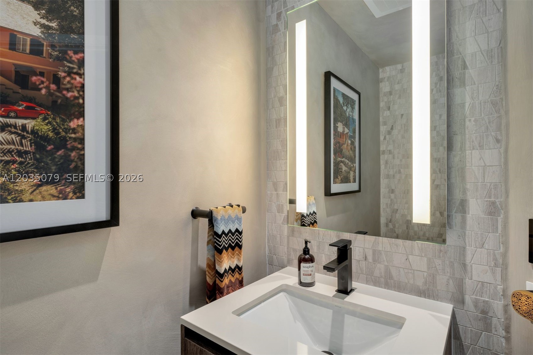 68 SE 6th St #2612, Miami FL 33131