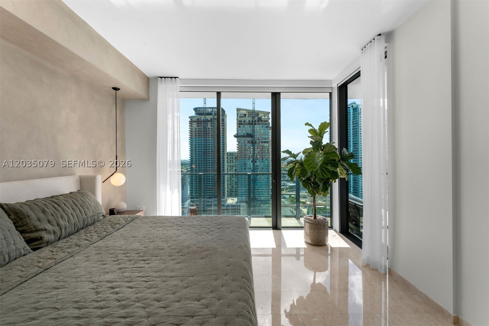 68 SE 6th St #2612, Miami FL 33131