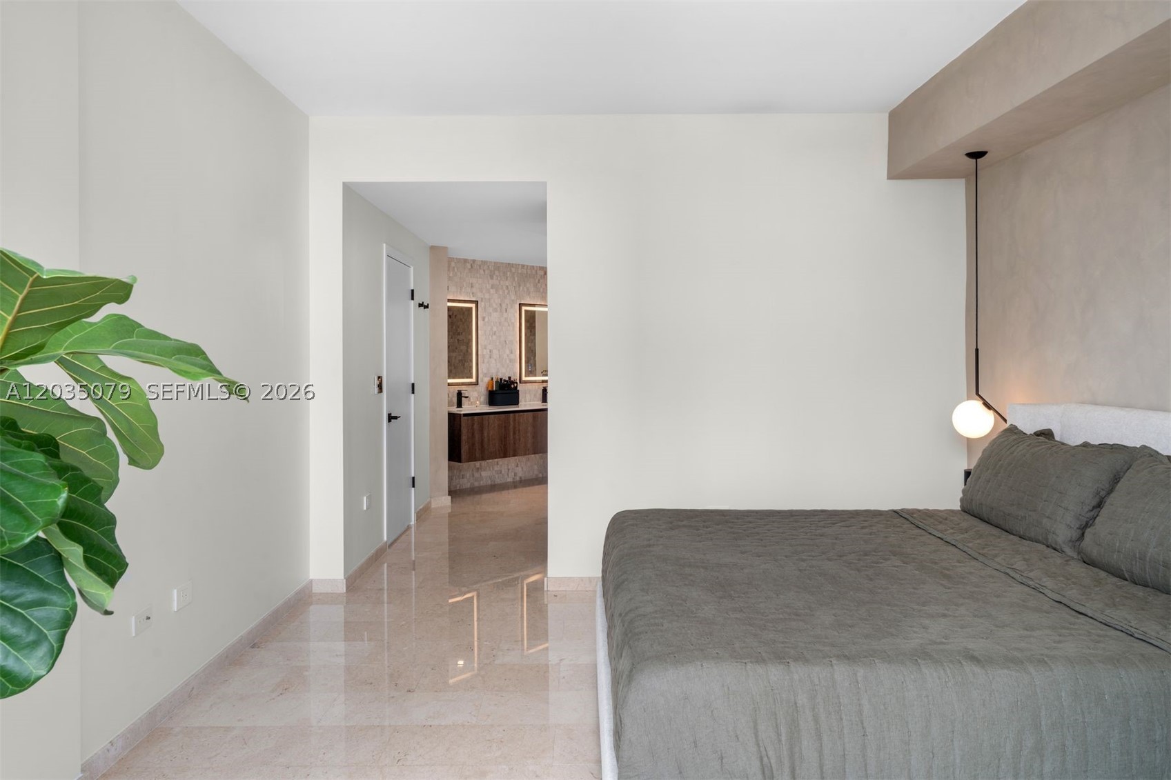 68 SE 6th St #2612, Miami FL 33131