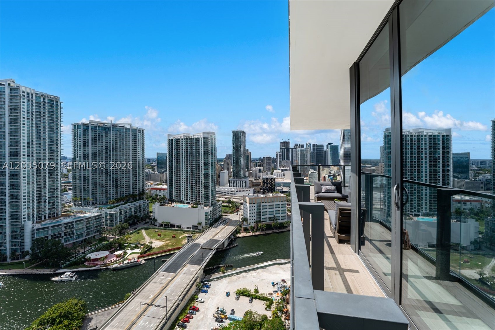 68 SE 6th St #2612, Miami FL 33131