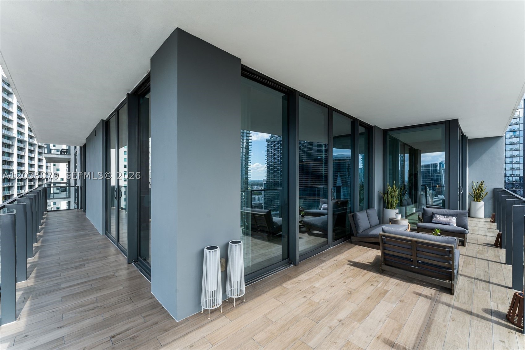 68 SE 6th St #2612, Miami FL 33131