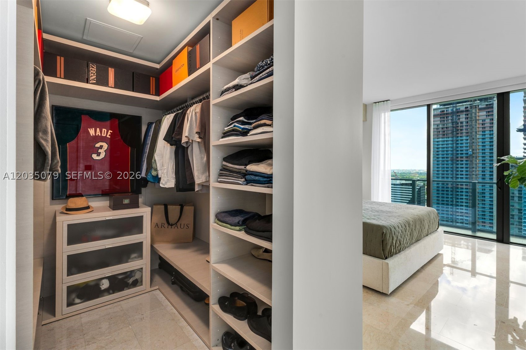 68 SE 6th St #2612, Miami FL 33131