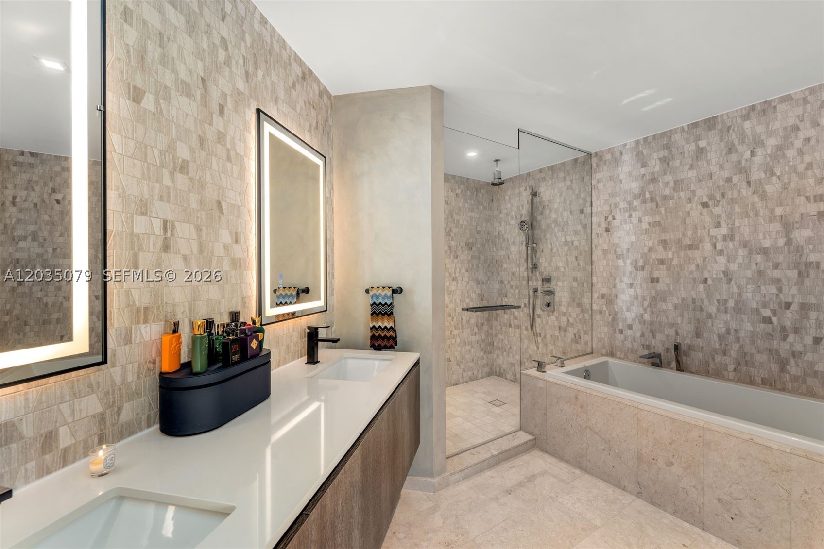 68 SE 6th St #2612, Miami FL 33131