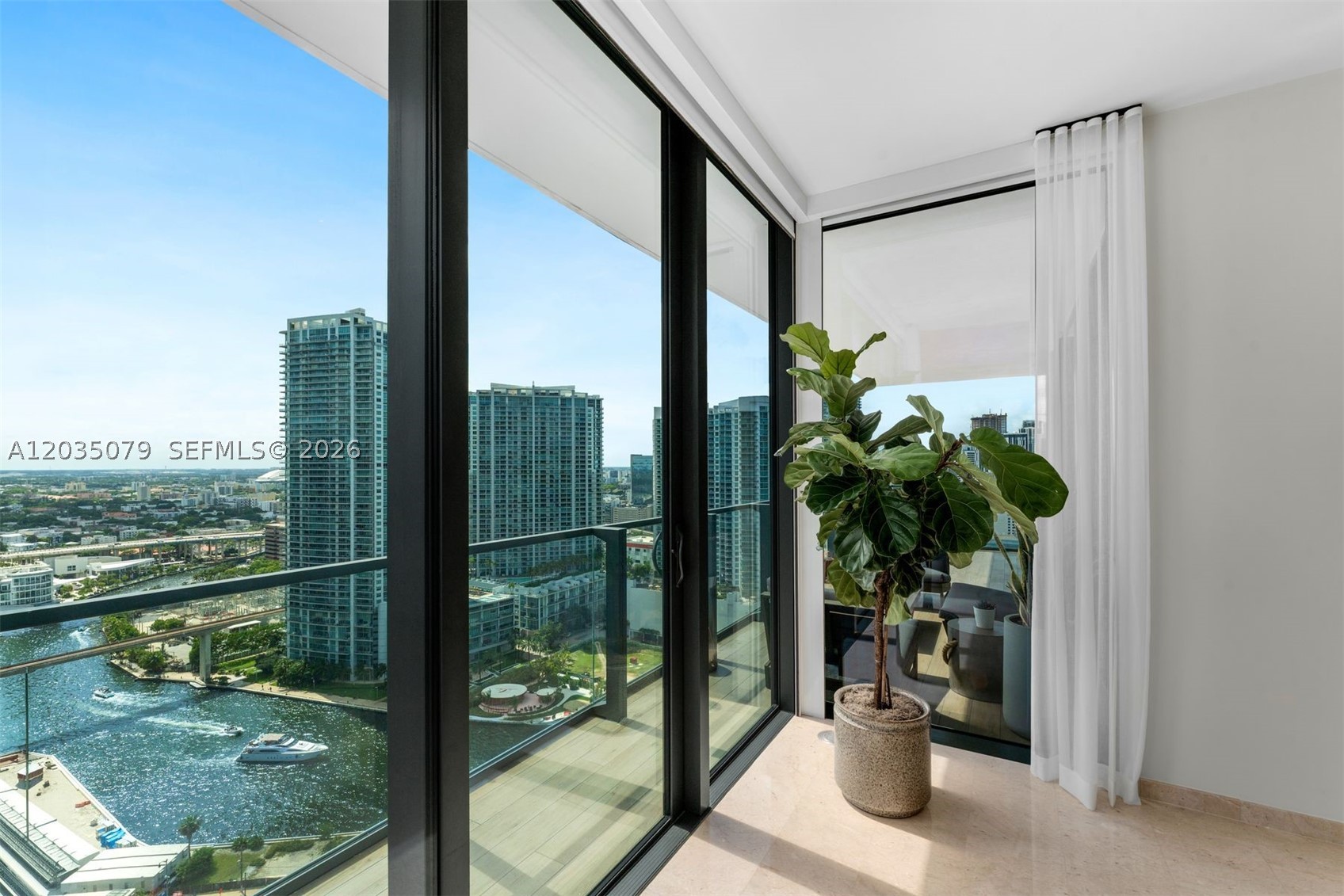 68 SE 6th St #2612, Miami FL 33131