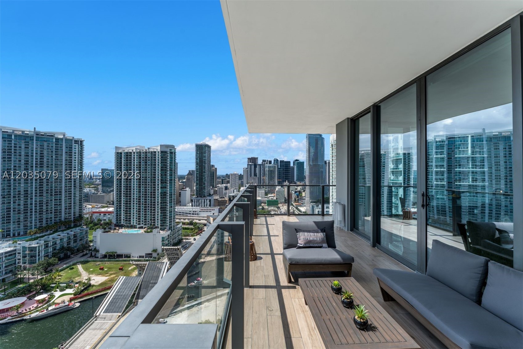 68 SE 6th St #2612, Miami FL 33131