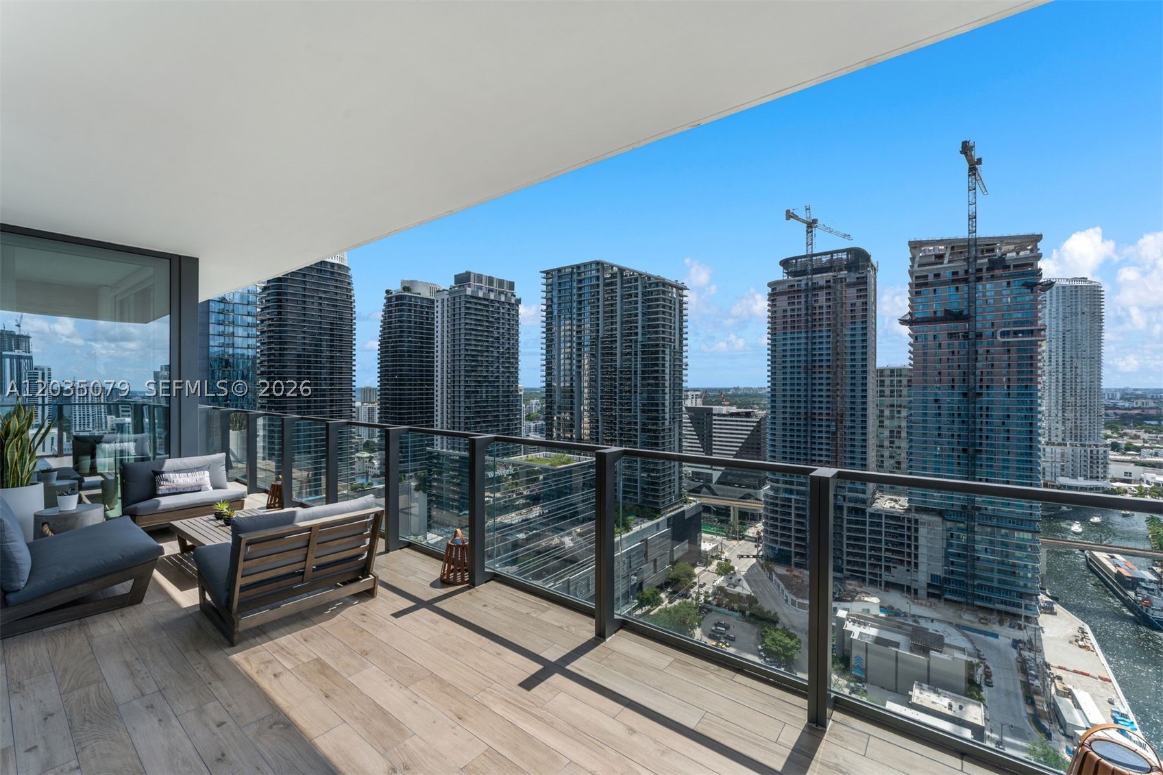 68 SE 6th St #2612, Miami FL 33131