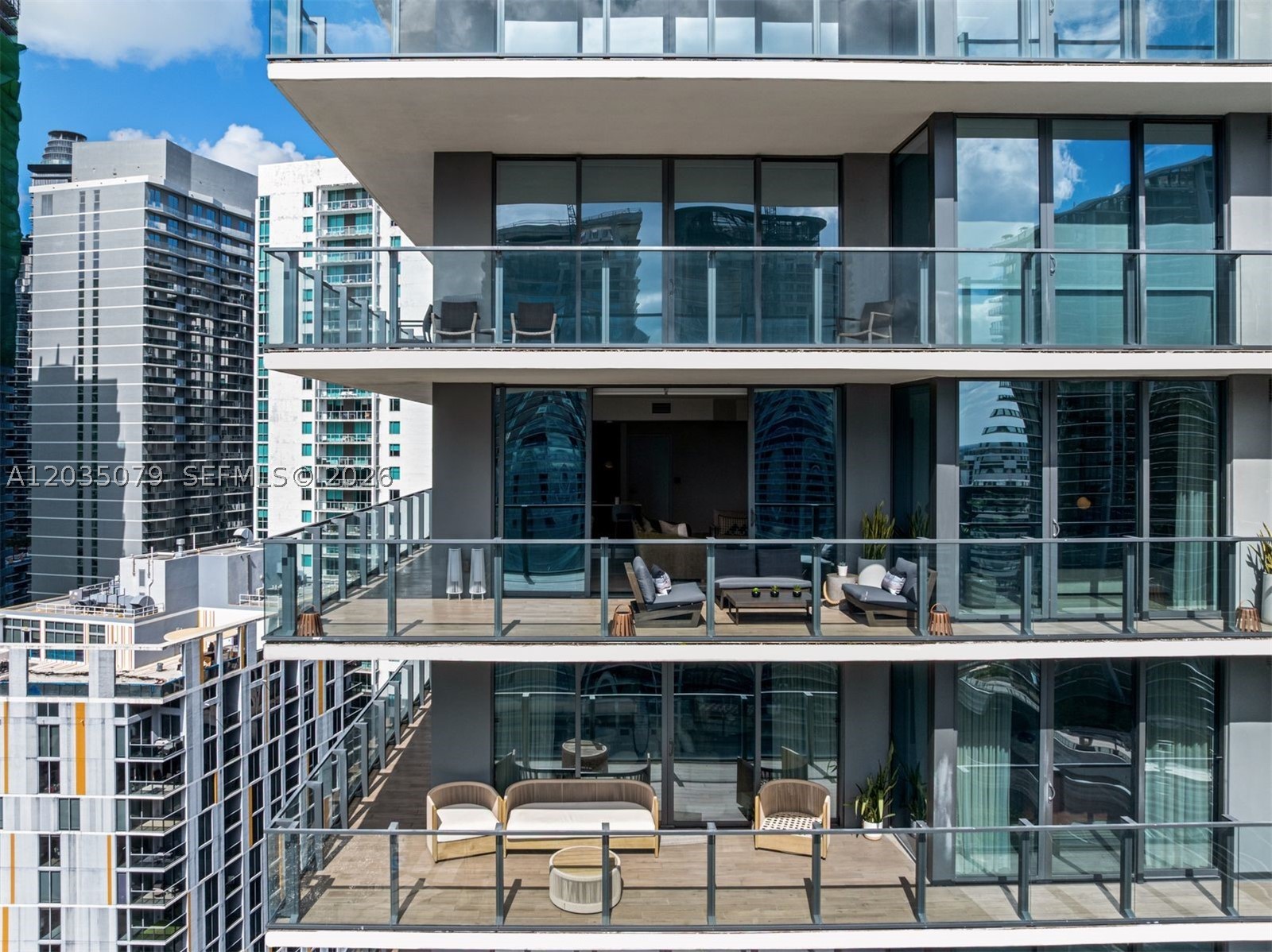 68 SE 6th St #2612, Miami FL 33131