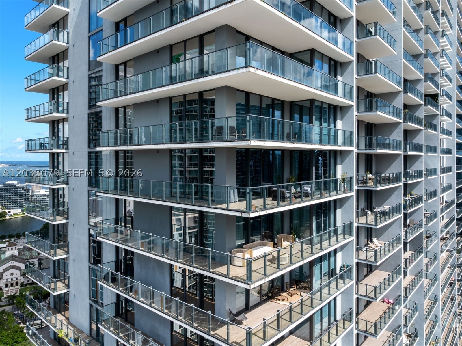 68 SE 6th St #2612, Miami FL 33131