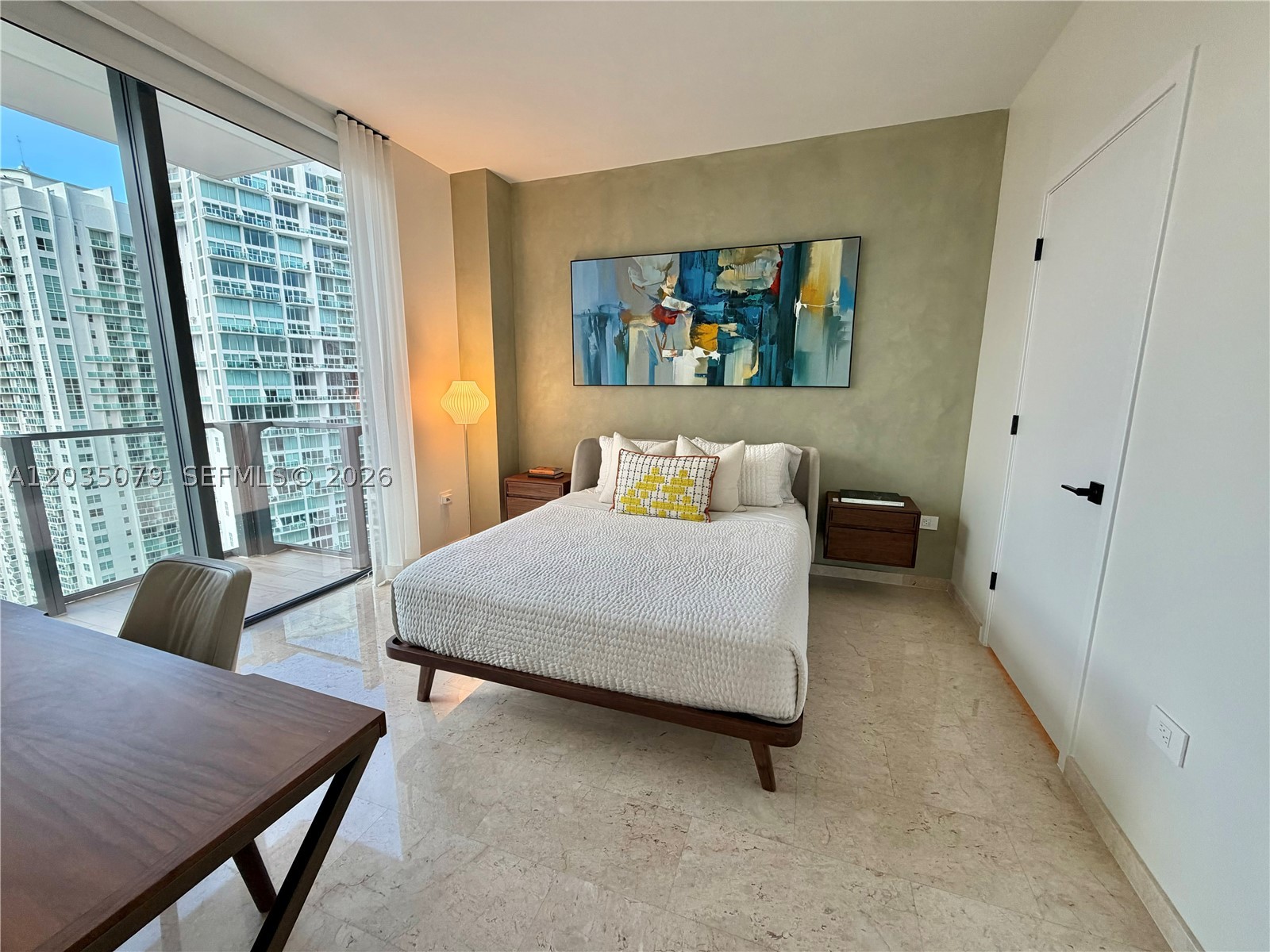 68 SE 6th St #2612, Miami FL 33131
