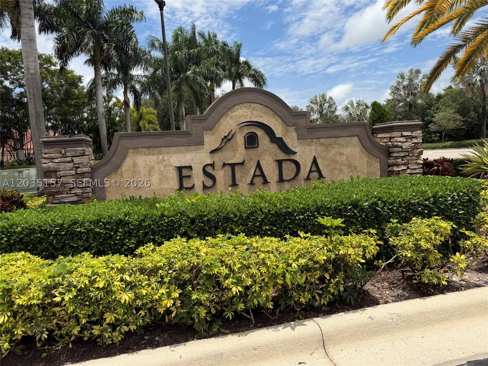 8711 NW 41st St, Cooper City FL 33024