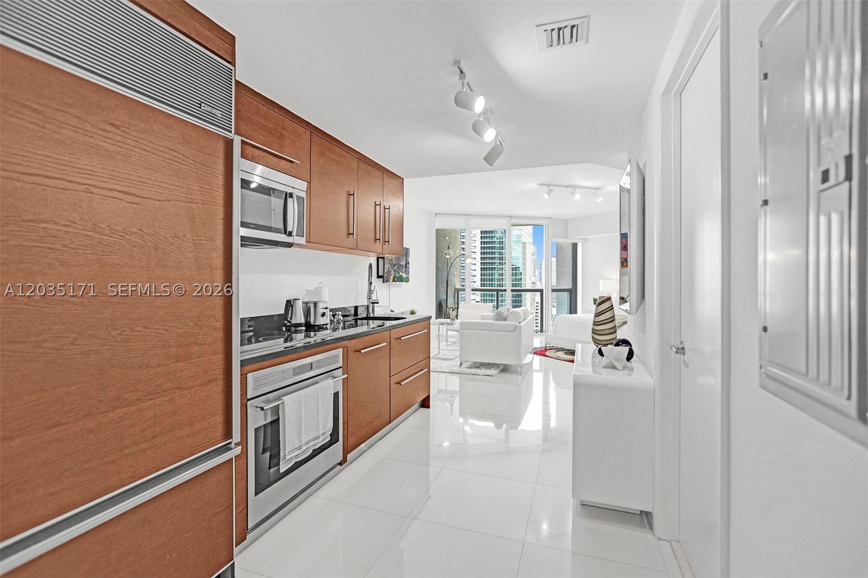 475 Brickell Ave #3408, Miami FL 33131