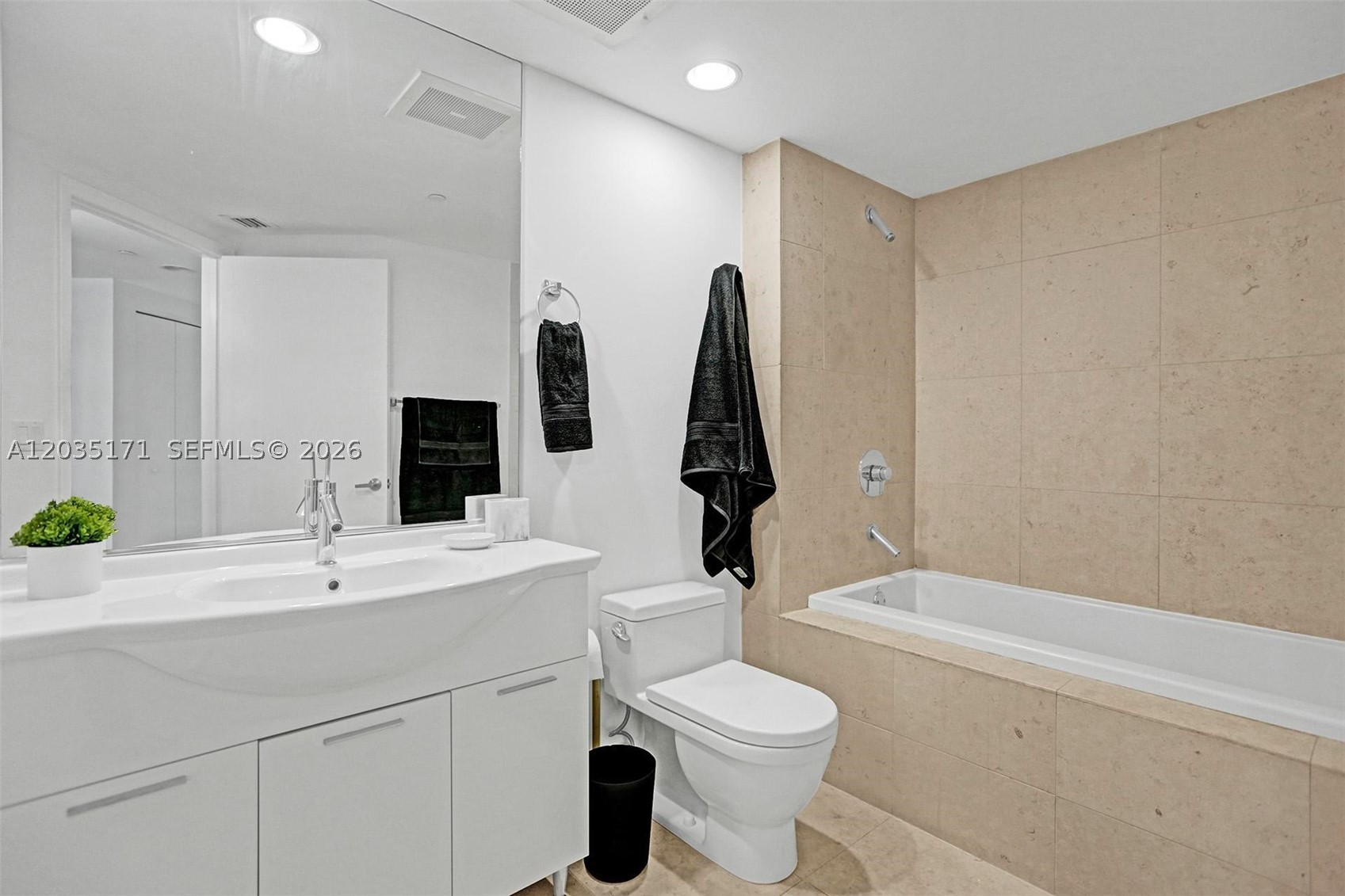 475 Brickell Ave #3408, Miami FL 33131