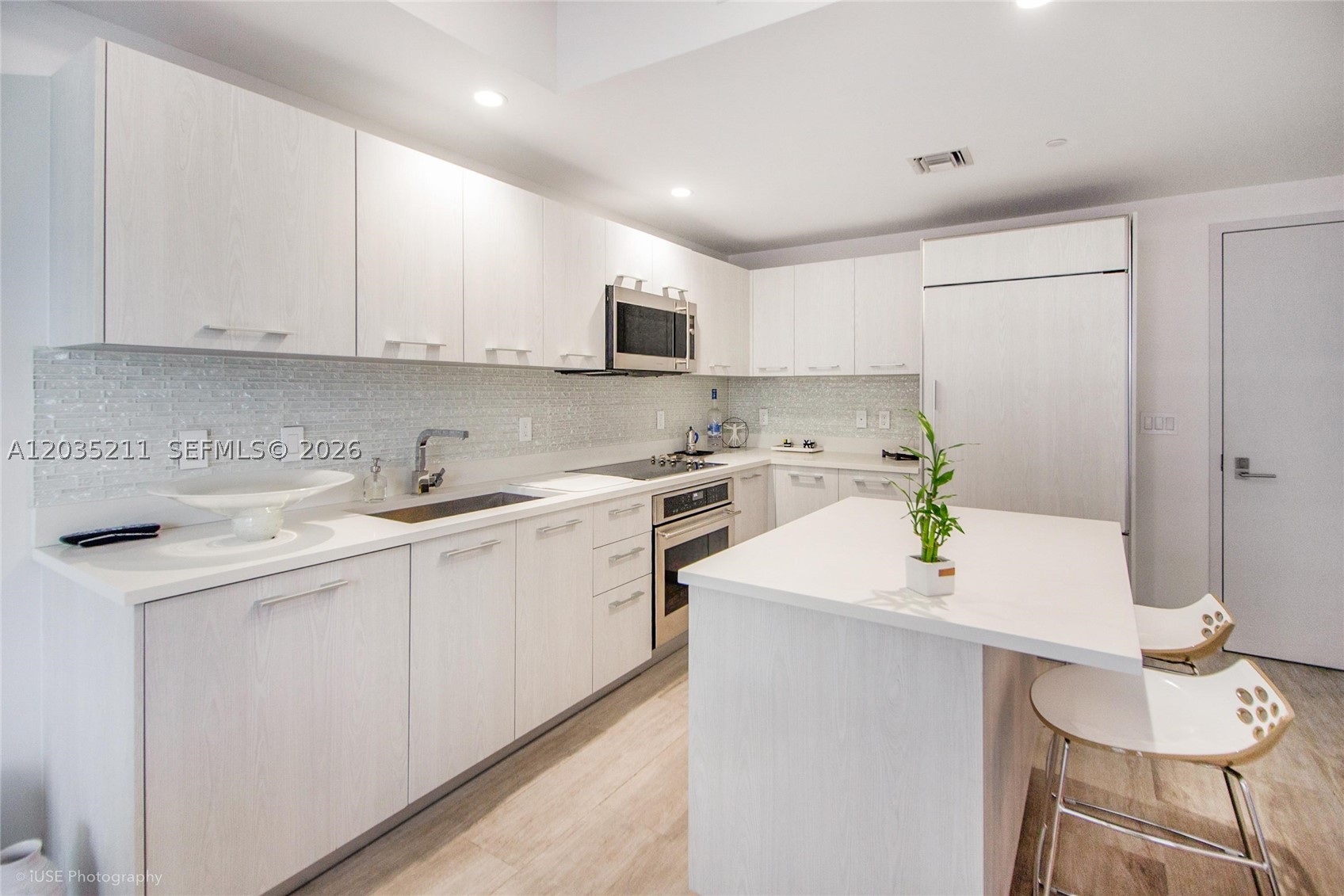 55 SW 9th St #3802, Miami FL 33130
