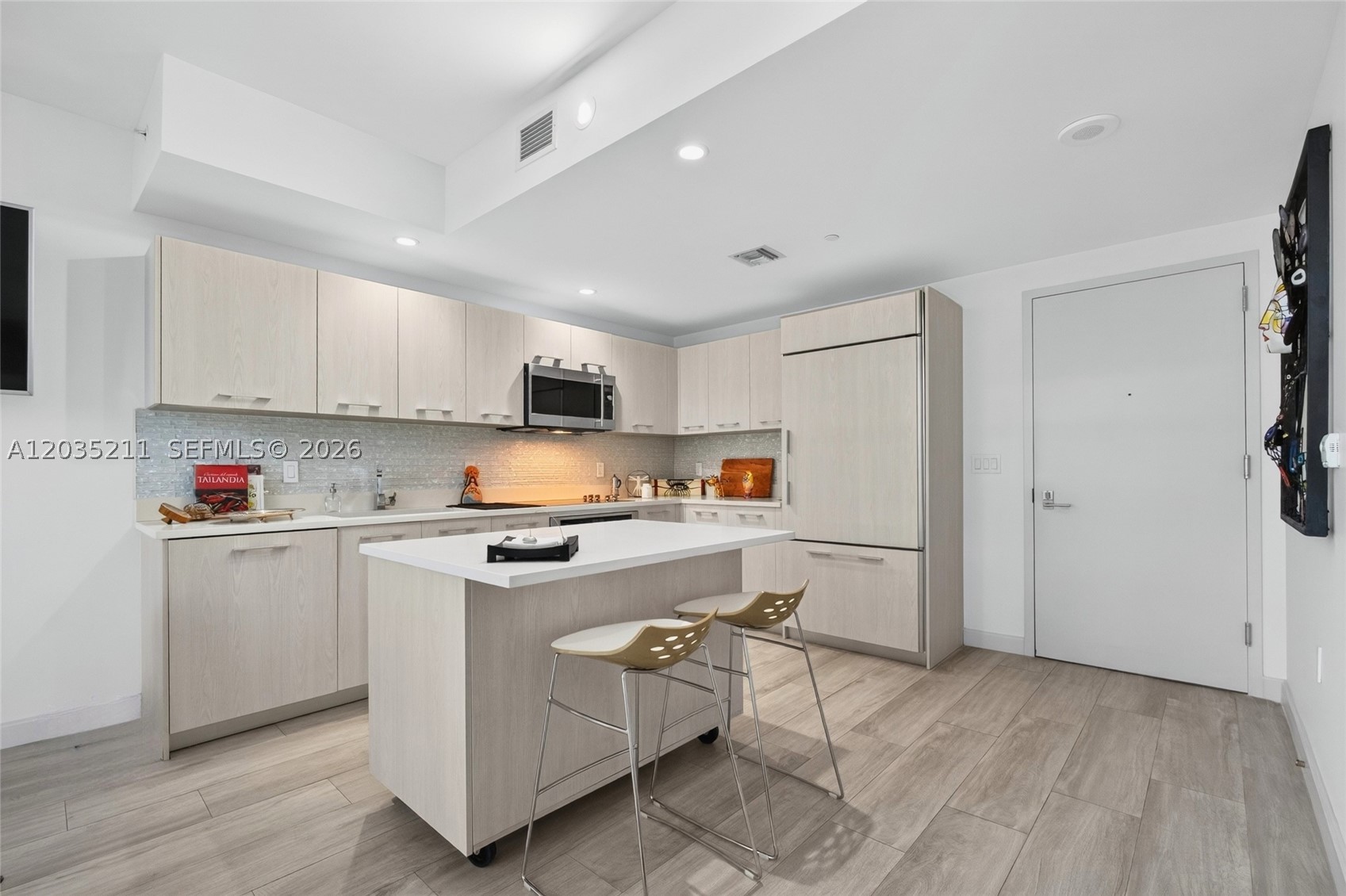 55 SW 9th St #3802, Miami FL 33130