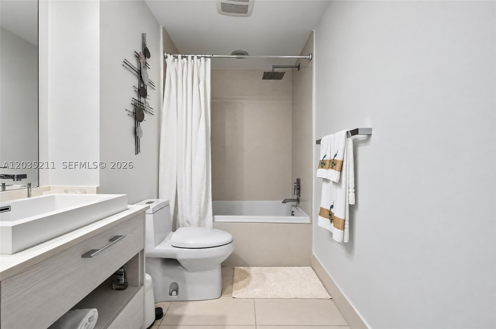 55 SW 9th St #3802, Miami FL 33130