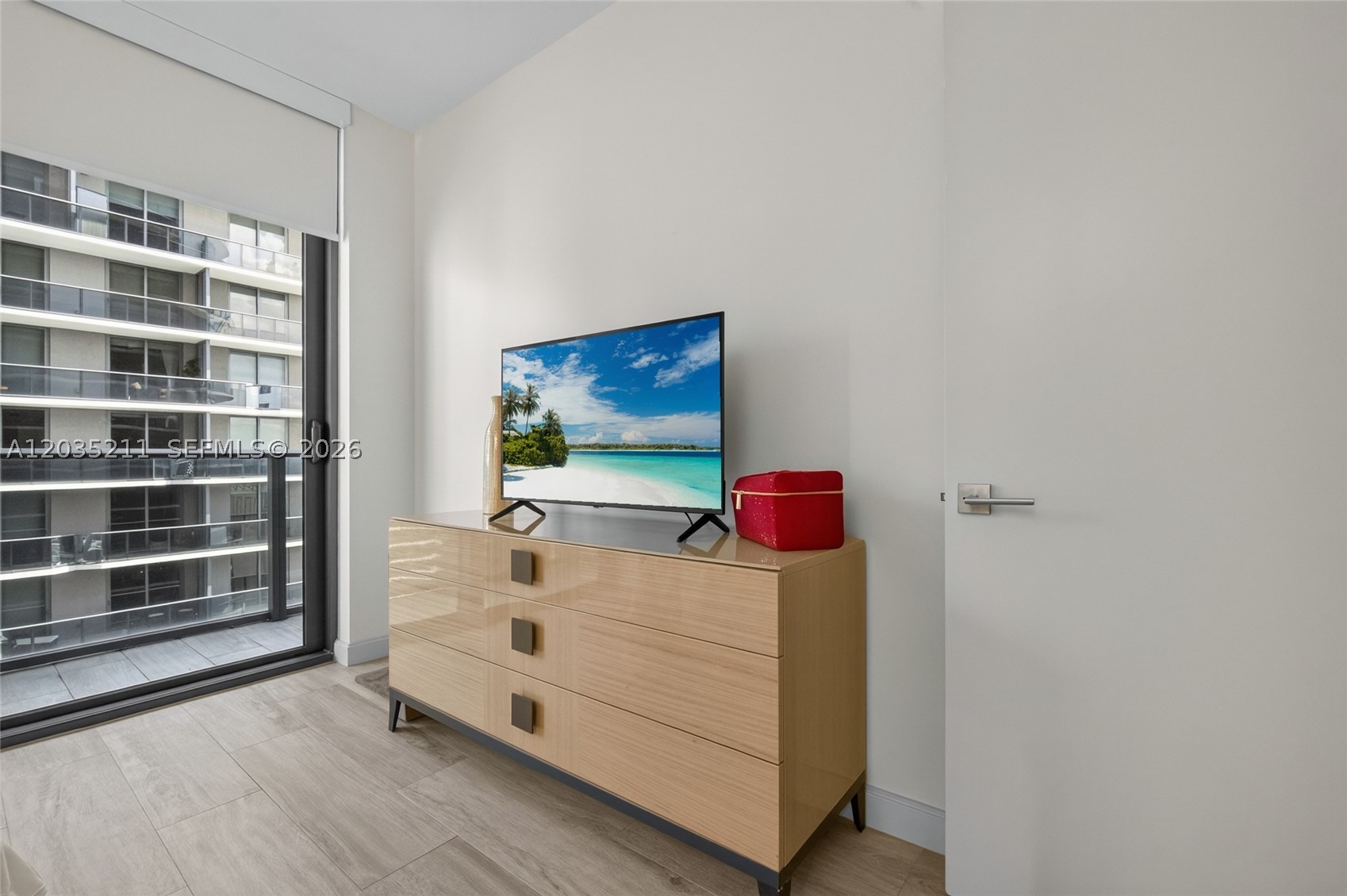 55 SW 9th St #3802, Miami FL 33130