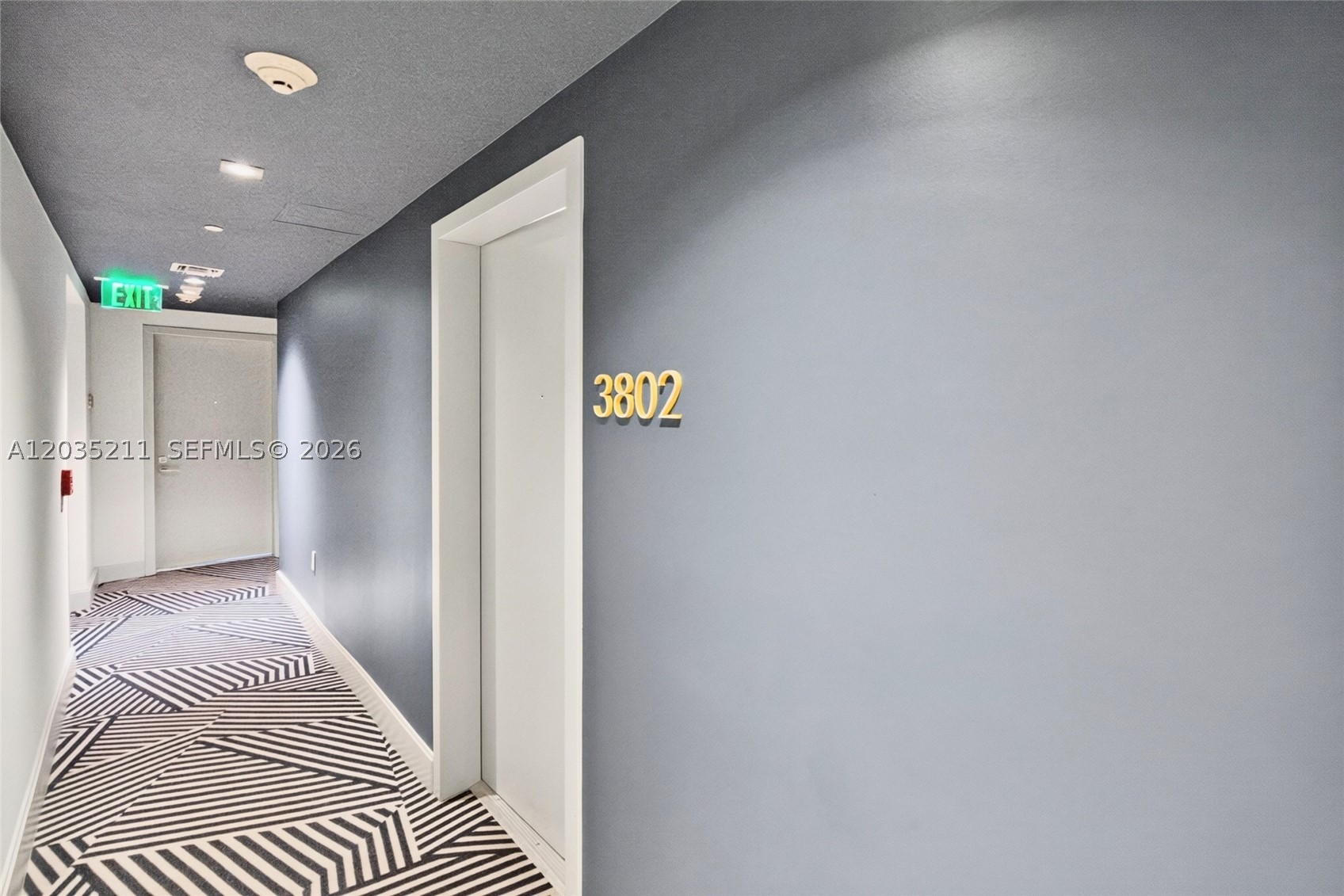 55 SW 9th St #3802, Miami FL 33130