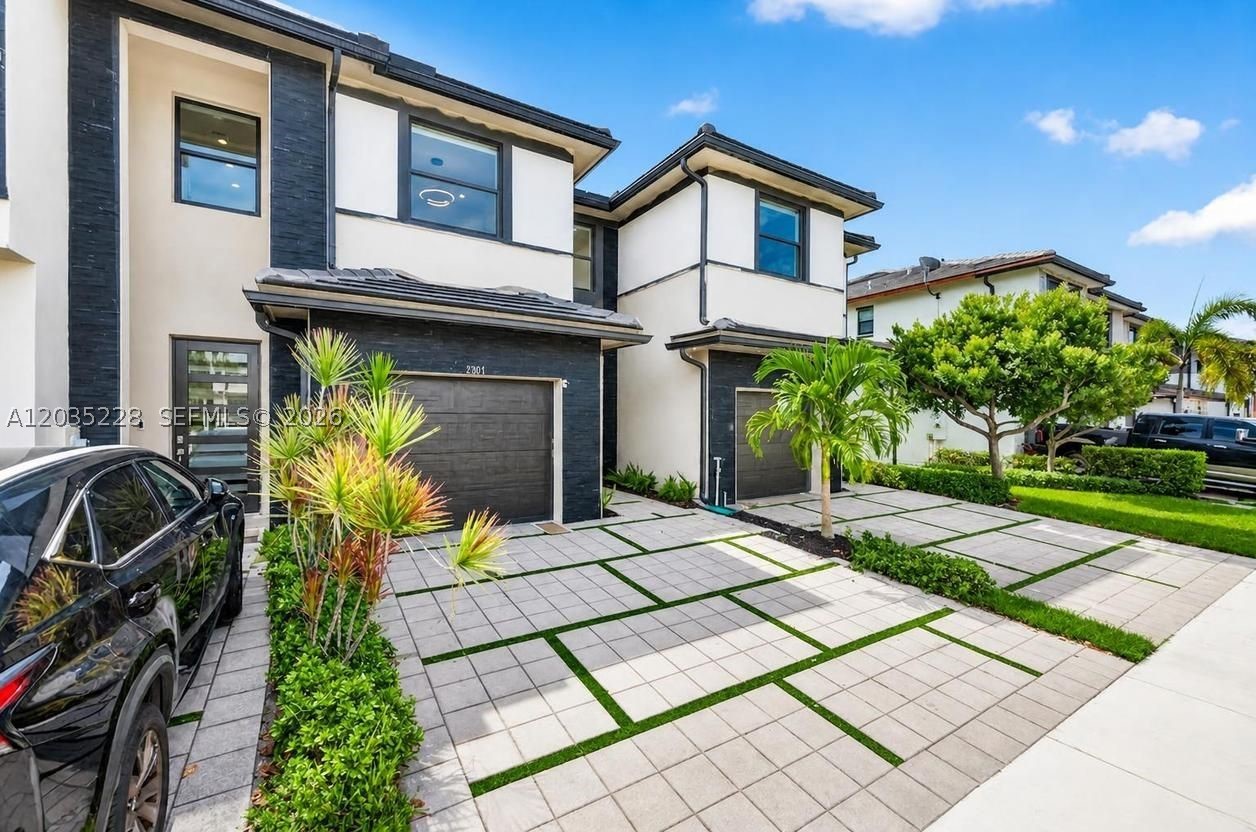 15841 NW 91st Ct, Miami Lakes FL 33018