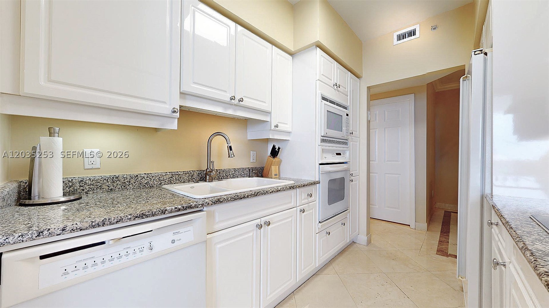 4779 Collins Ave #2708, Miami Beach FL 33140