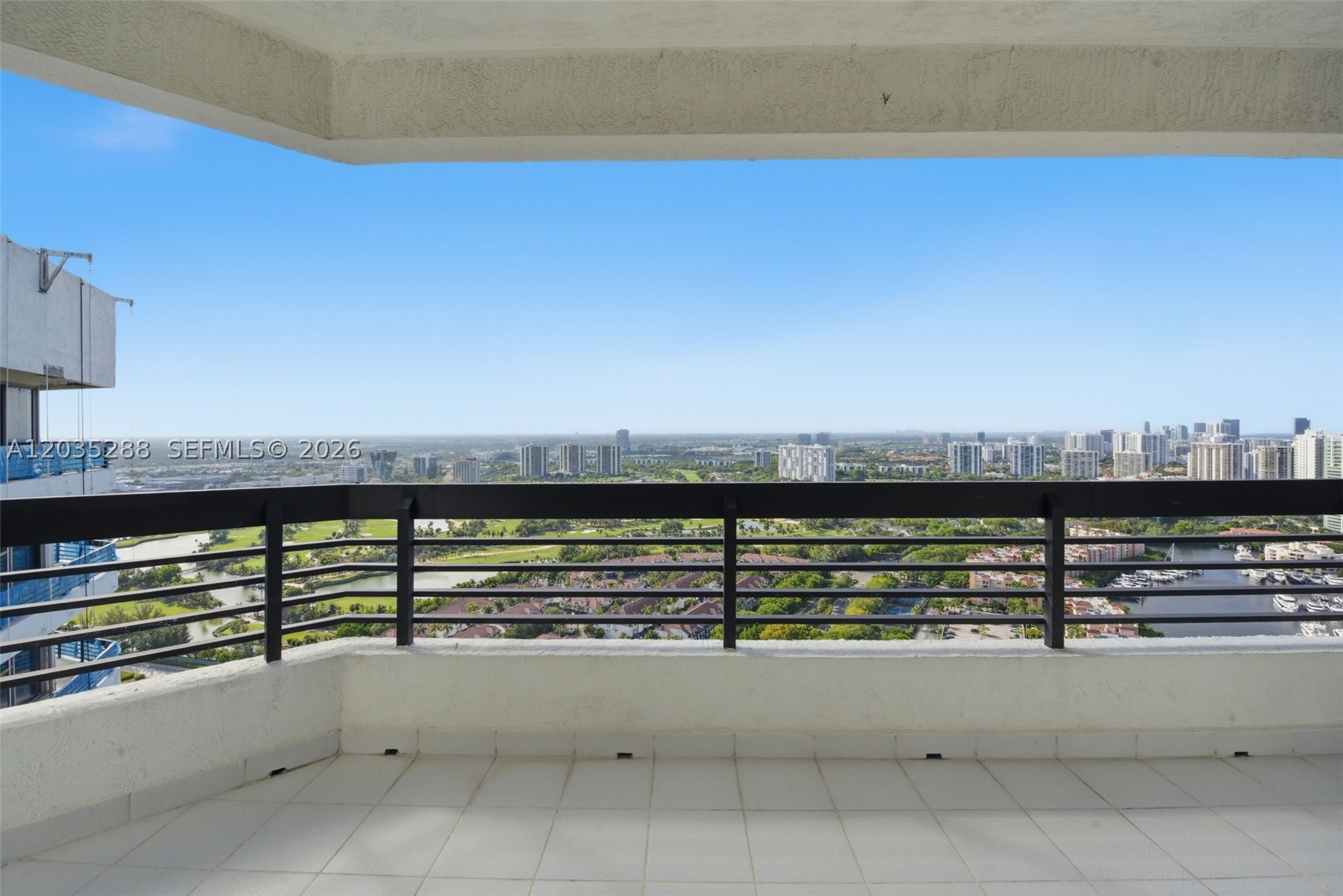 3500 Mystic Pointe Dr #PH5, Aventura FL 33180