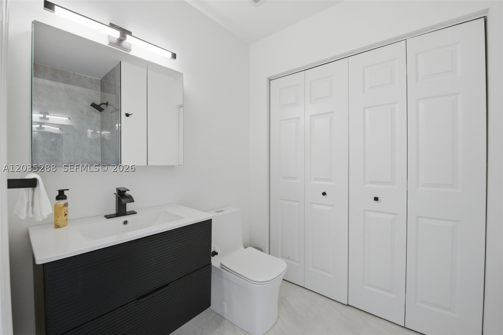 3500 Mystic Pointe Dr #PH5, Aventura FL 33180