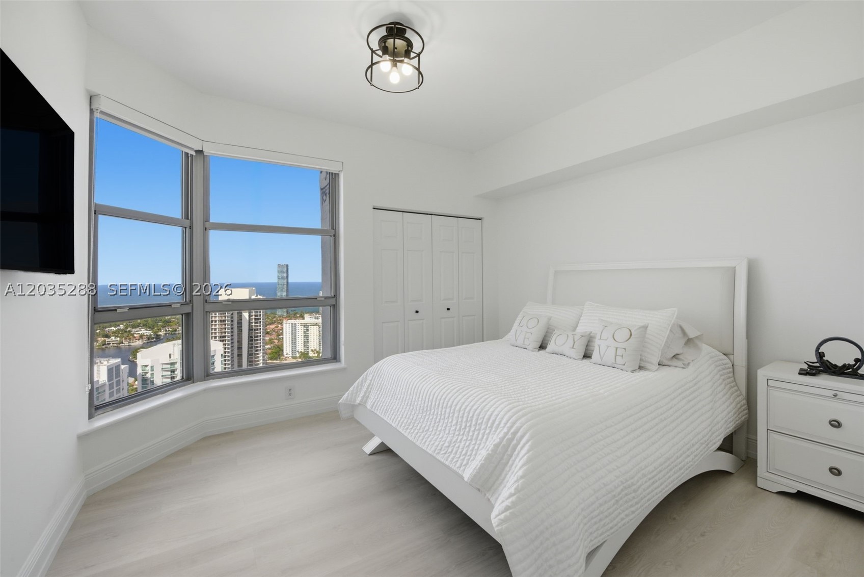3500 Mystic Pointe Dr #PH5, Aventura FL 33180