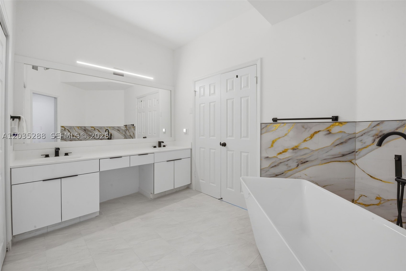 3500 Mystic Pointe Dr #PH5, Aventura FL 33180