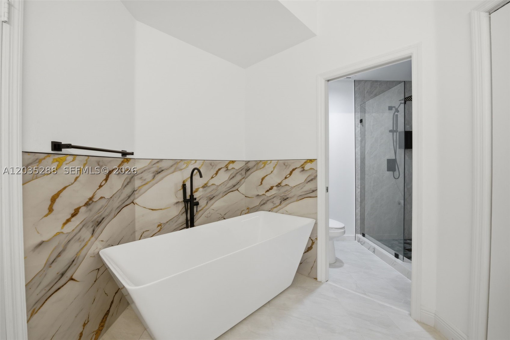3500 Mystic Pointe Dr #PH5, Aventura FL 33180