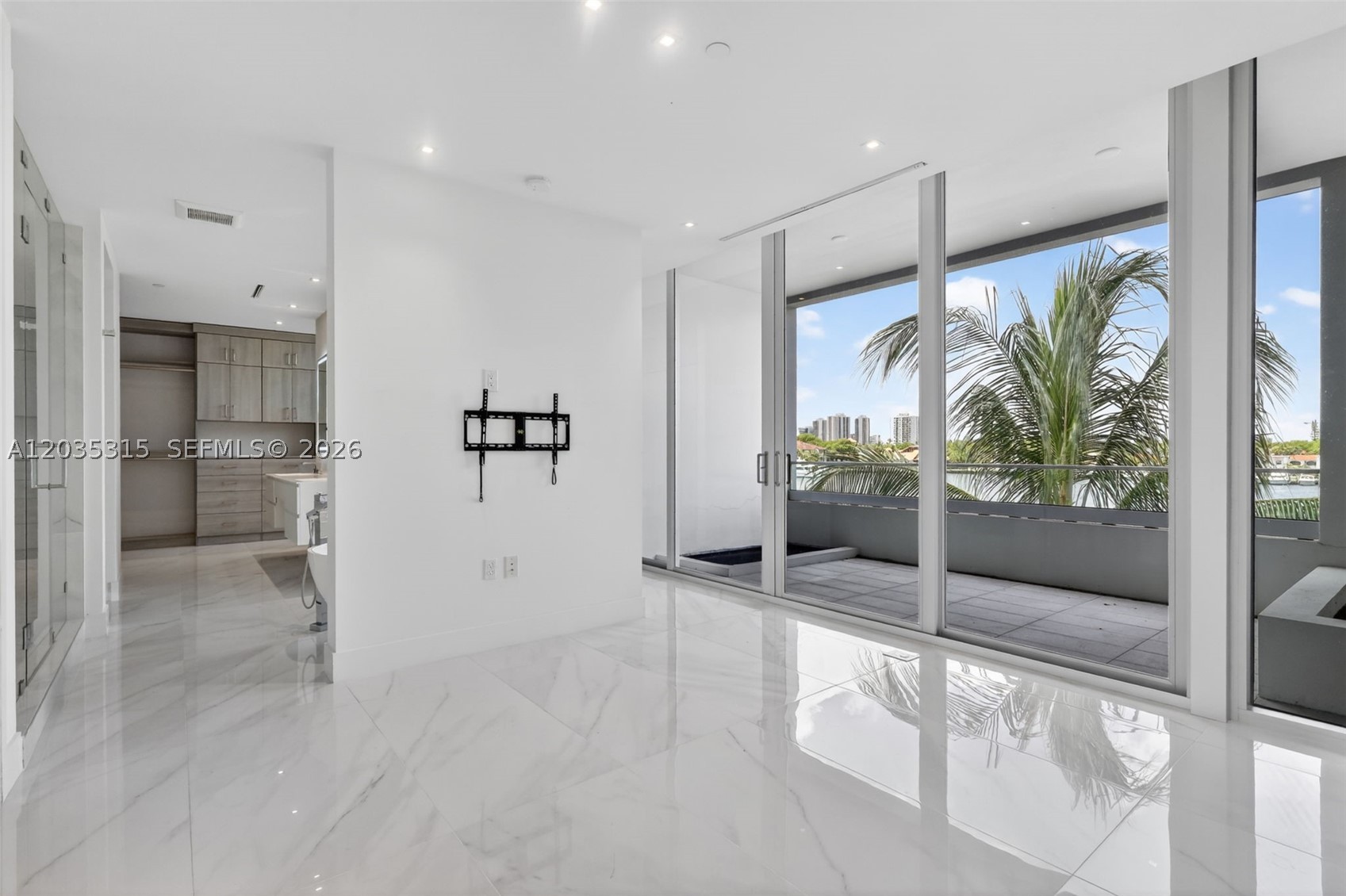 3750 Yacht Club Dr #TH5, Aventura FL 33180
