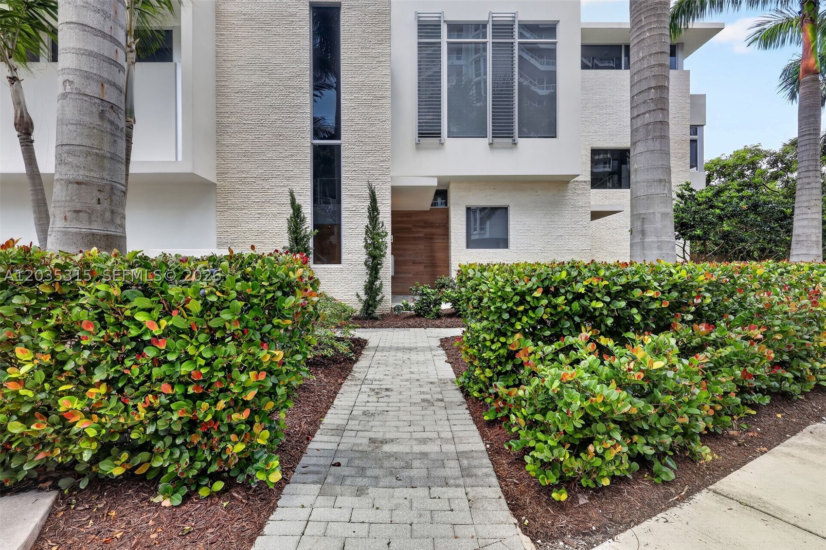 3750 Yacht Club Dr #TH5, Aventura FL 33180