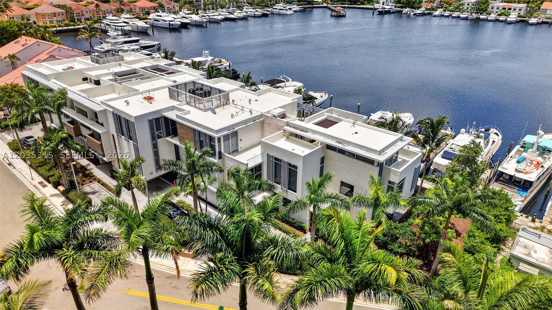 3750 Yacht Club Dr #TH5, Aventura FL 33180