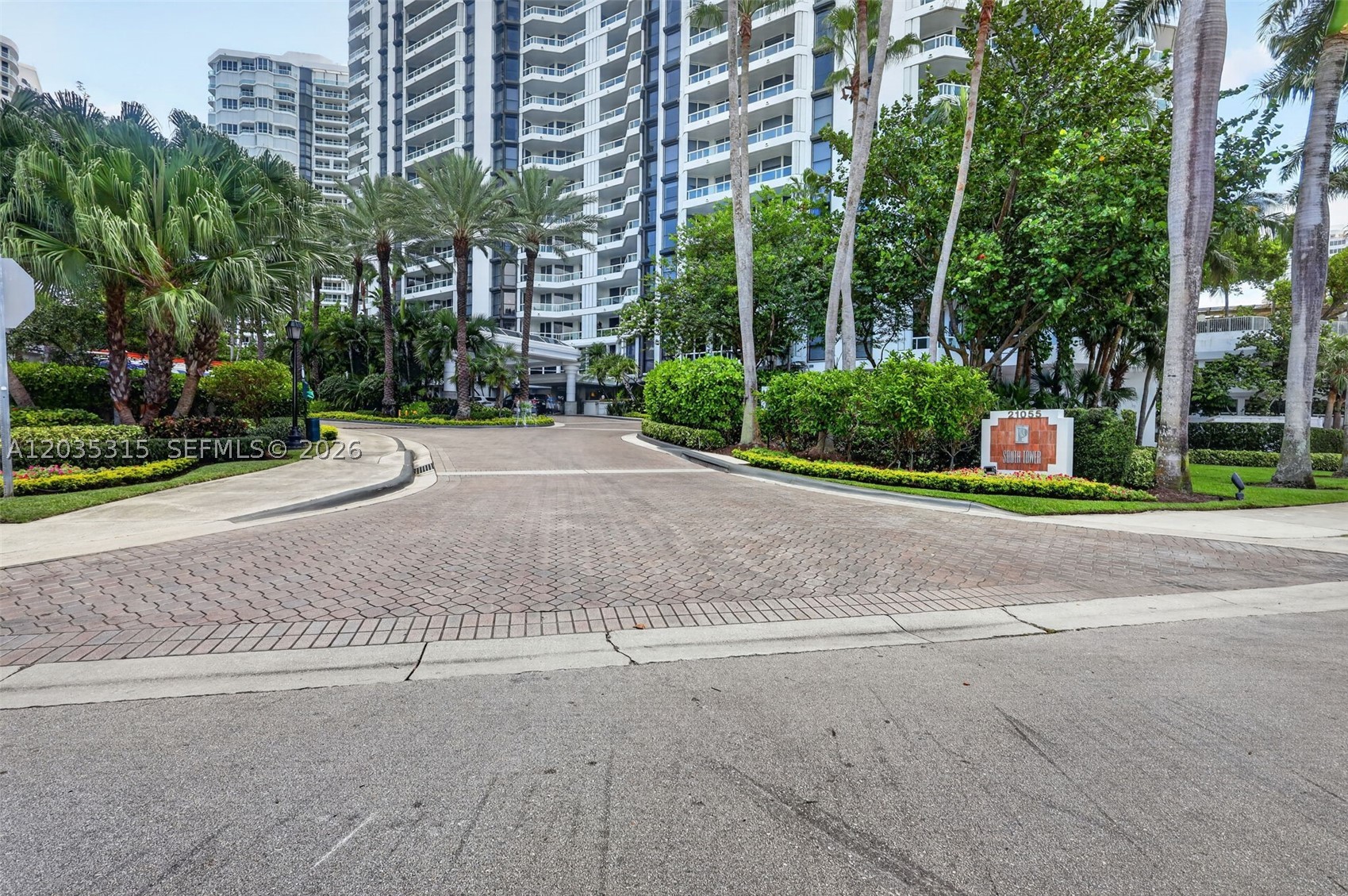 3750 Yacht Club Dr #TH5, Aventura FL 33180