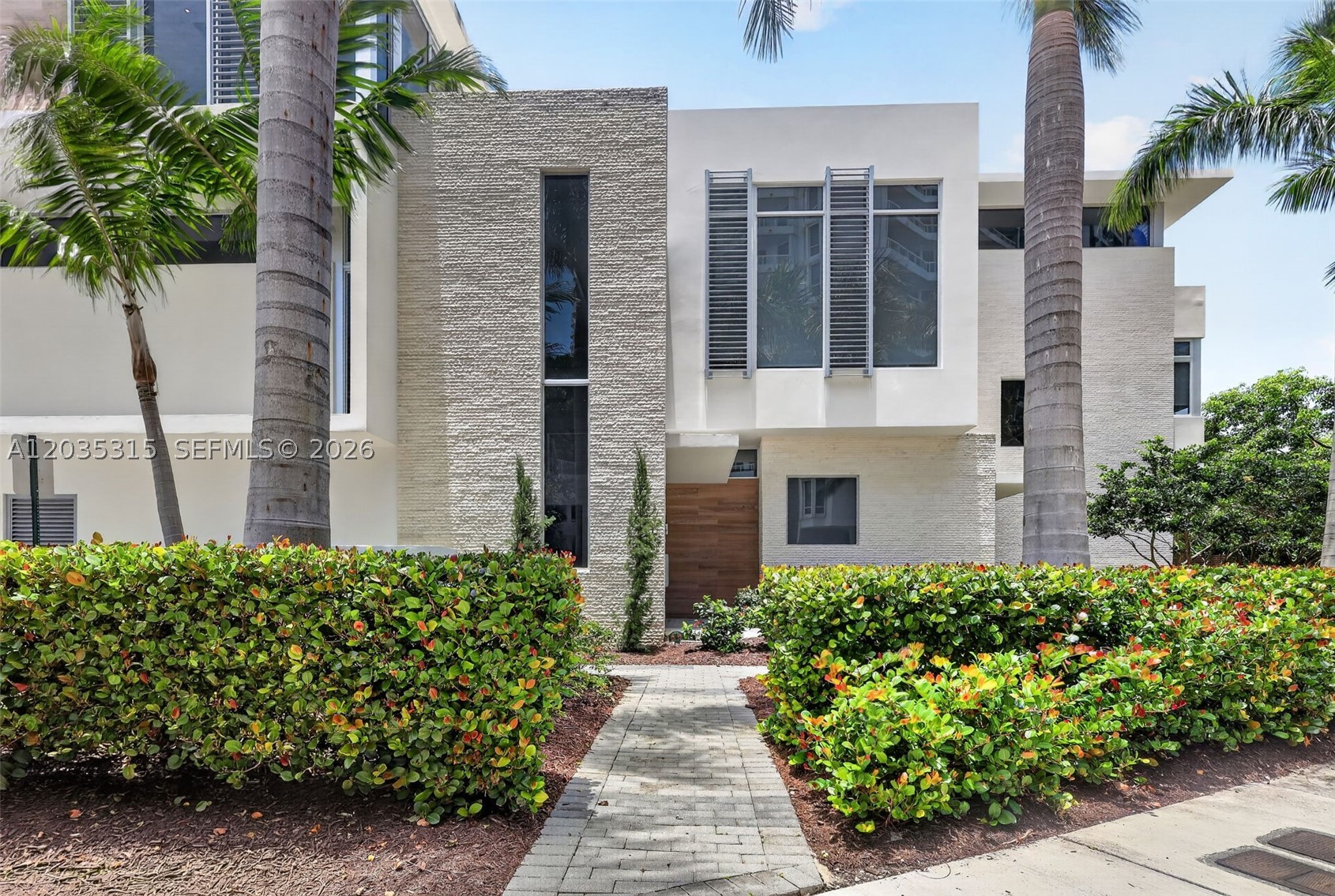 3750 Yacht Club Dr #TH5, Aventura FL 33180
