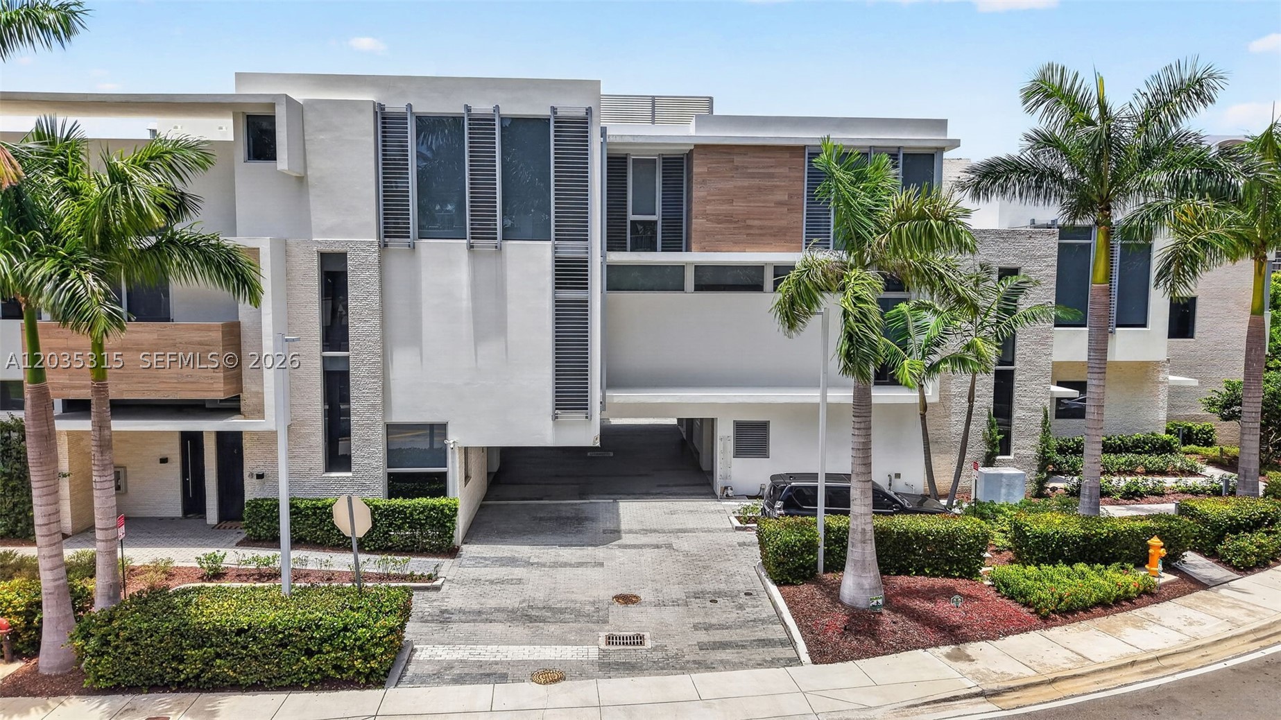 3750 Yacht Club Dr #TH5, Aventura FL 33180
