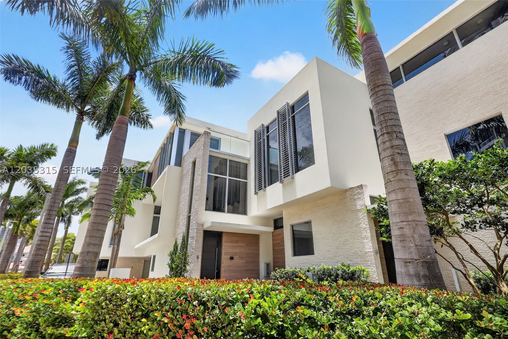 3750 Yacht Club Dr #TH5, Aventura FL 33180