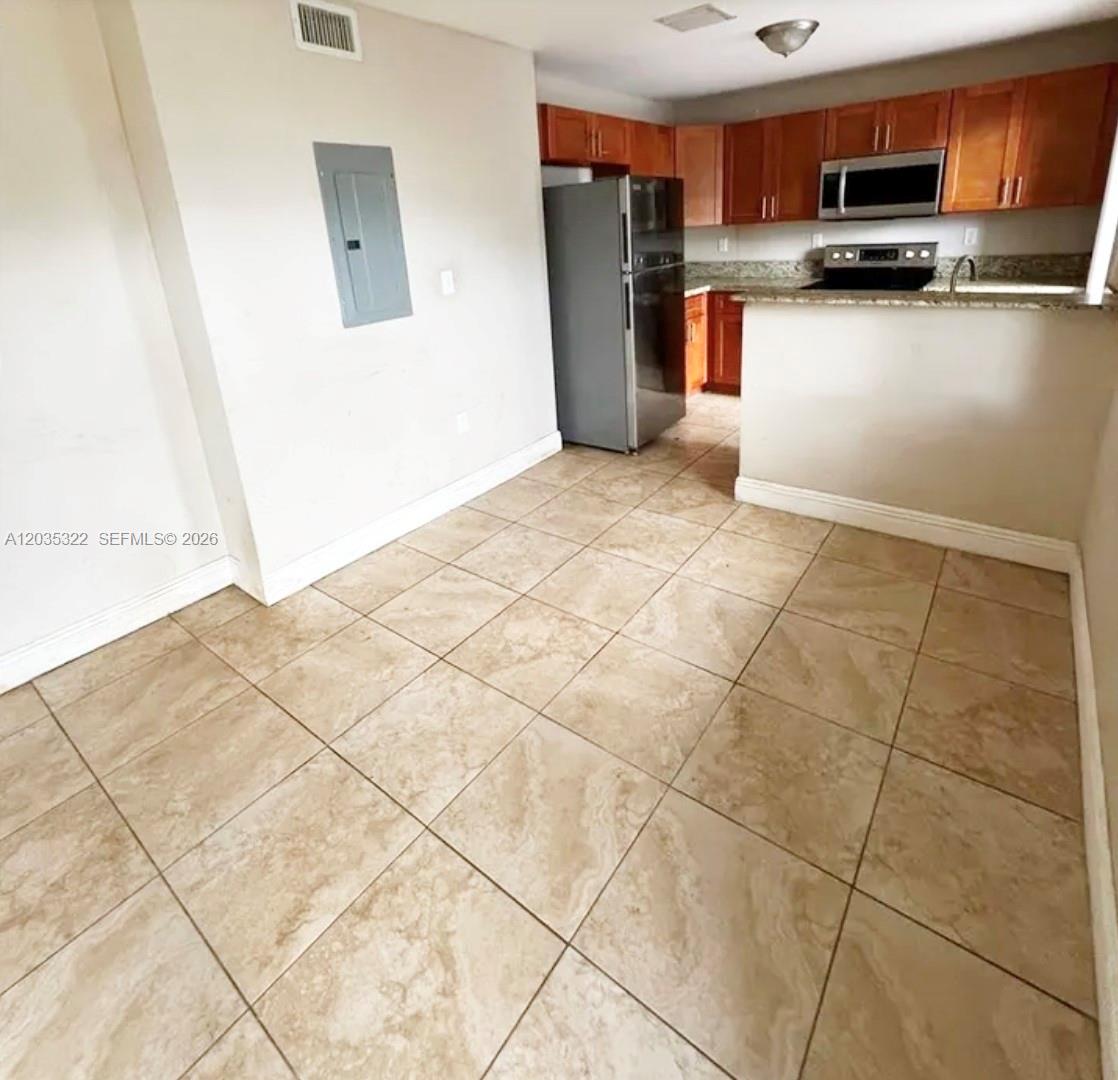 1999 NW 5th #2, Miami FL 33136