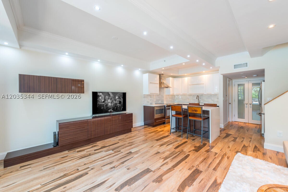 400 S Pointe Dr #307, Miami Beach FL 33139