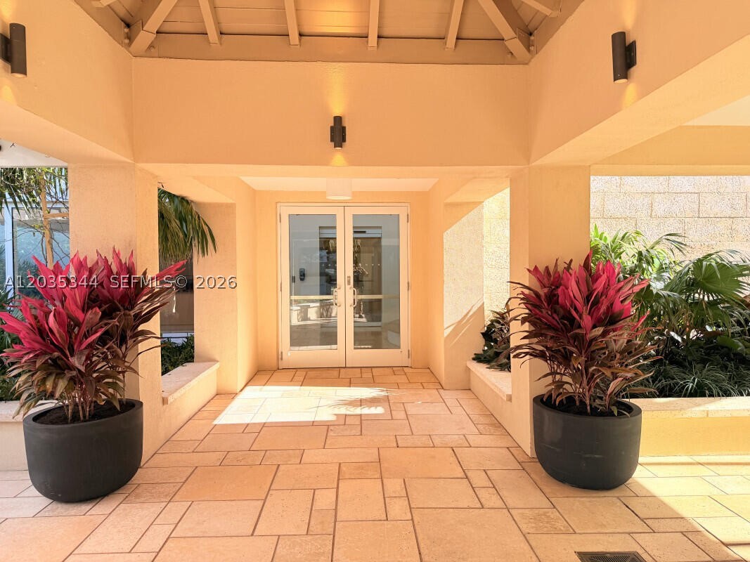 400 S Pointe Dr #307, Miami Beach FL 33139