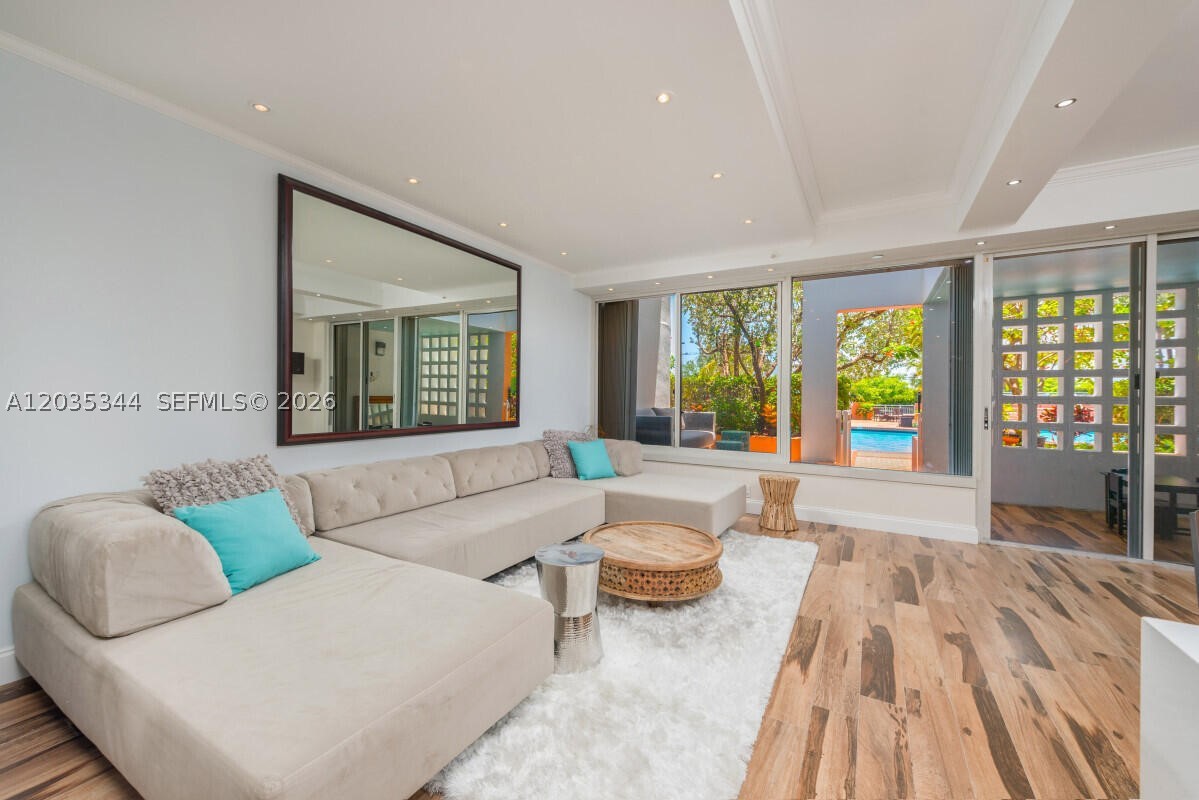400 S Pointe Dr #307, Miami Beach FL 33139