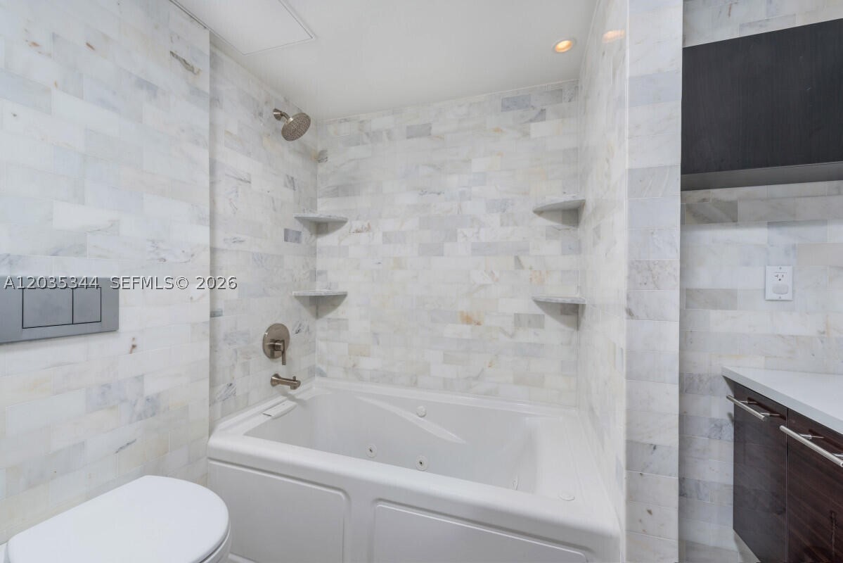 400 S Pointe Dr #307, Miami Beach FL 33139