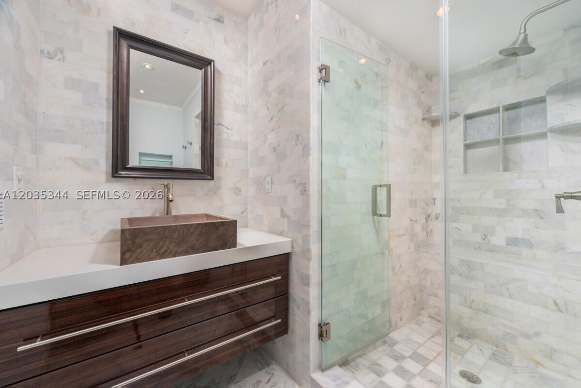 400 S Pointe Dr #307, Miami Beach FL 33139