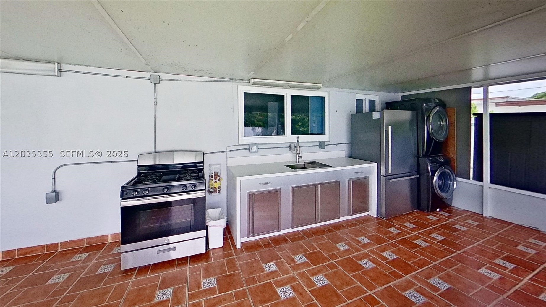 3030 SW 96th Ave, Miami FL 33165
