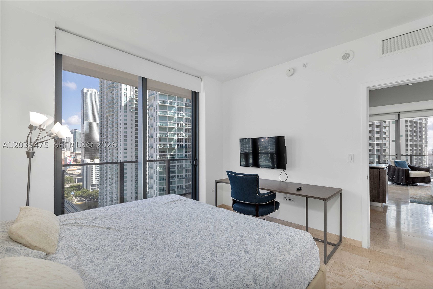 68 SE 6th St #1611, Miami FL 33131