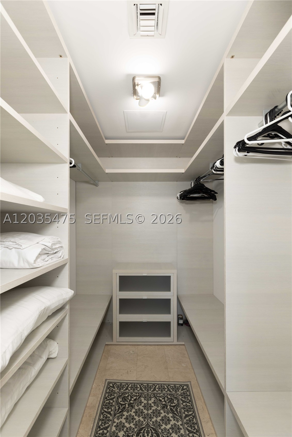 68 SE 6th St #1611, Miami FL 33131