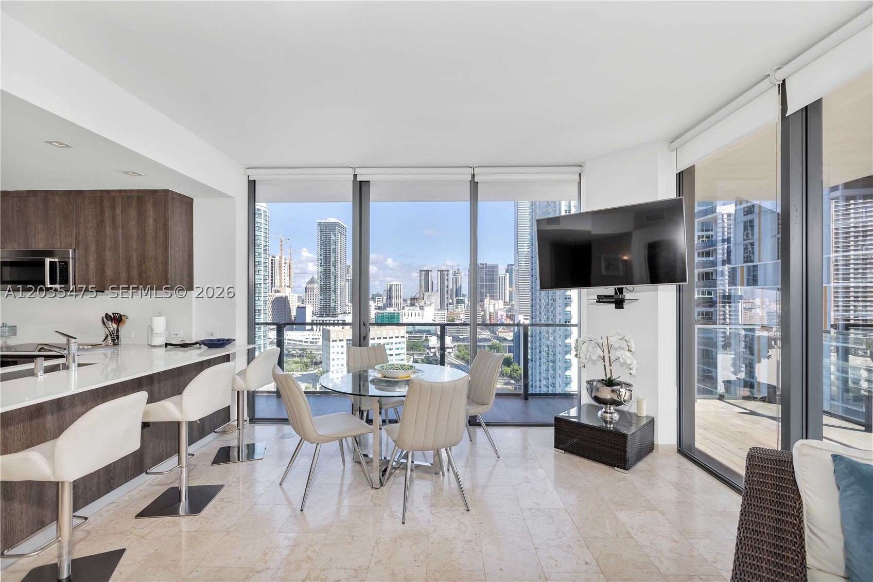 68 SE 6th St #1611, Miami FL 33131
