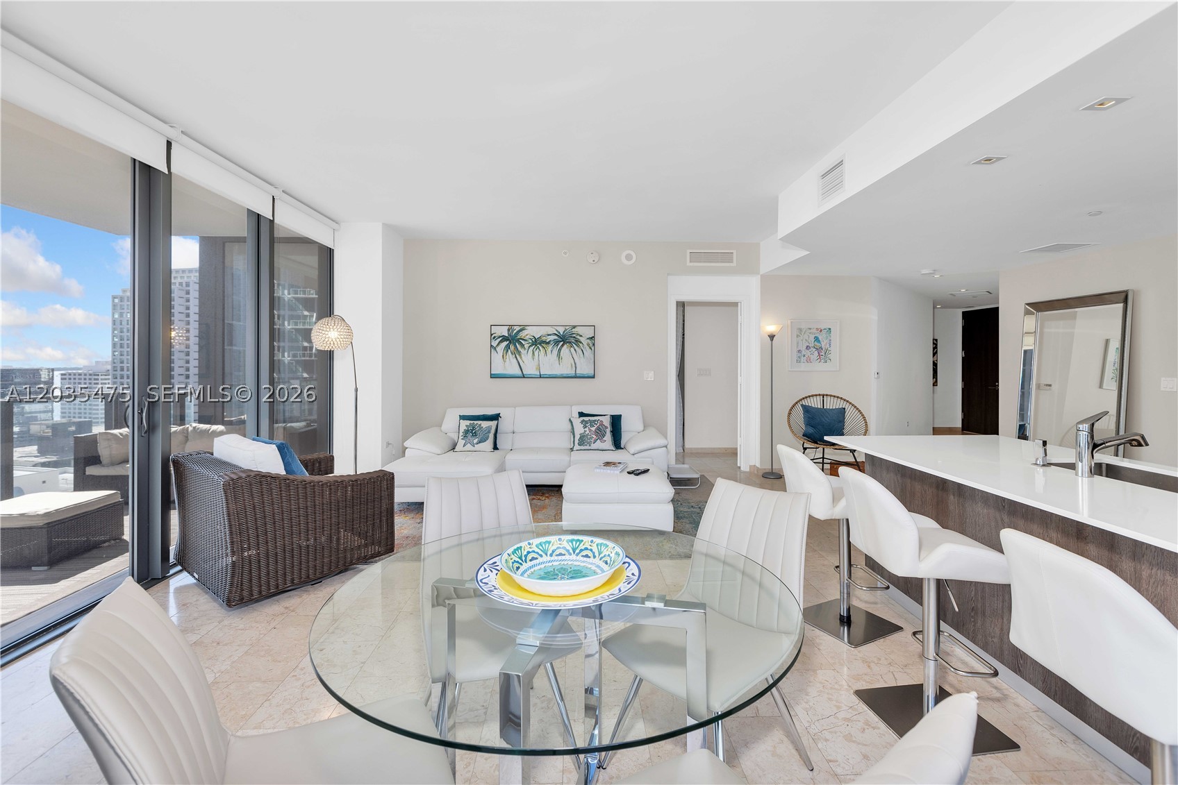 68 SE 6th St #1611, Miami FL 33131