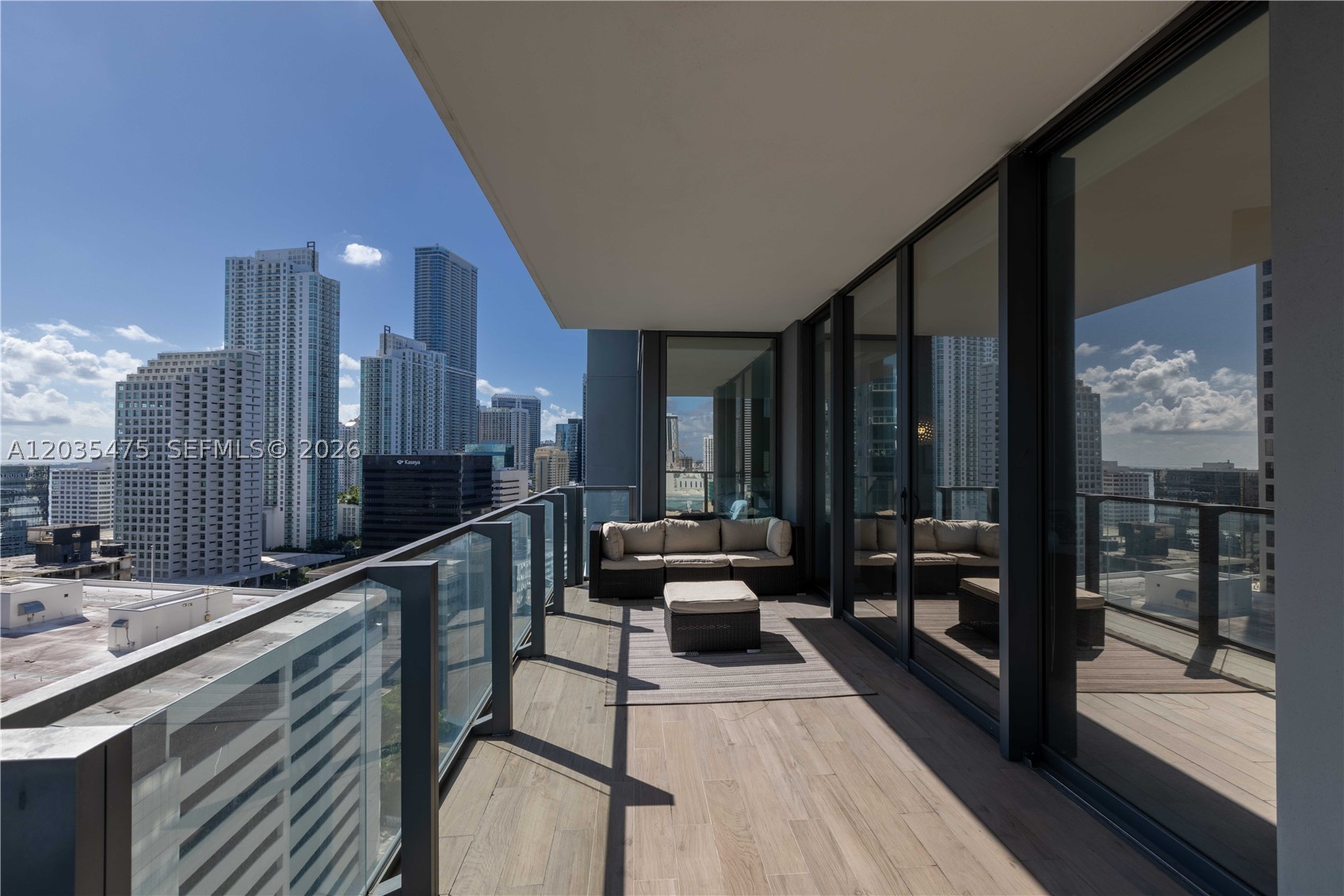 68 SE 6th St #1611, Miami FL 33131