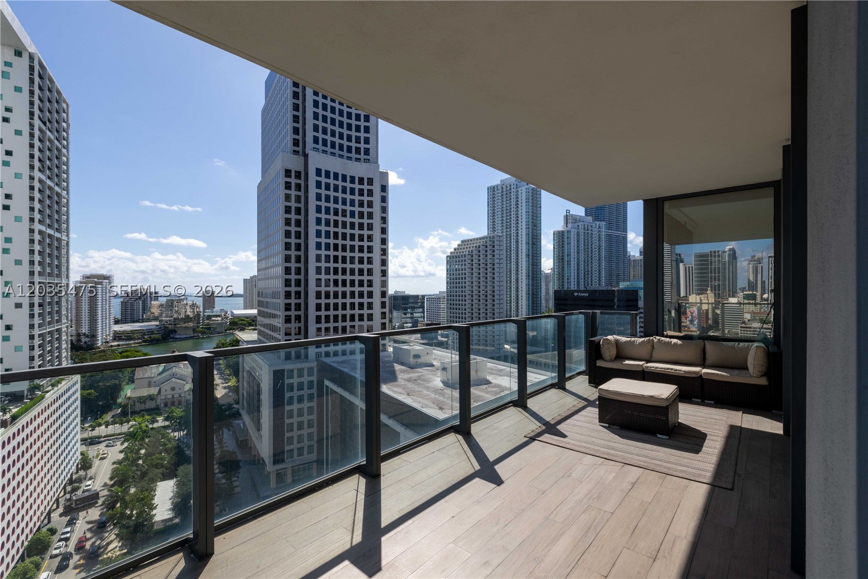 68 SE 6th St #1611, Miami FL 33131
